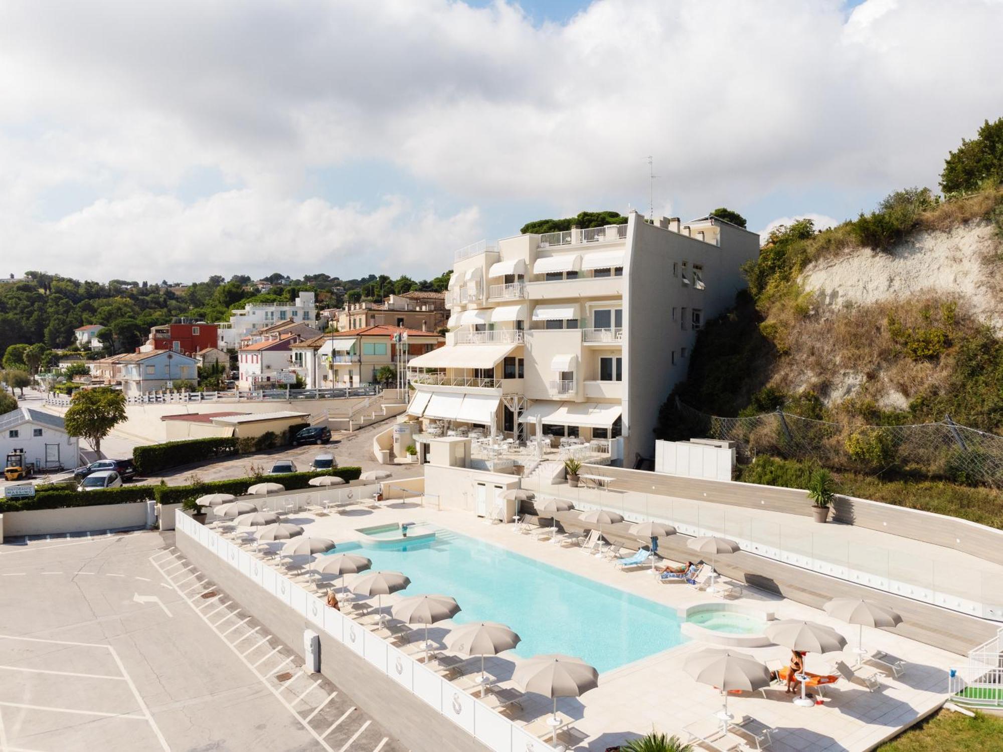 Hotel Scogliera Numana Eksteriør billede